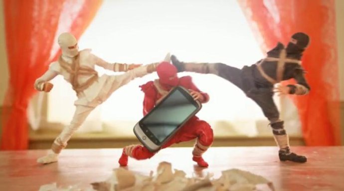 Cortometraje sobre el Nexus One protagonizado por ninjas de juguete