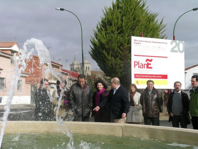 Vadillo Durante Su Visita A Las Obras De Cigales