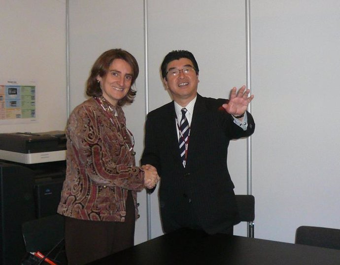 Teresa Ribera se reúne en Copenhague con el ministro de Medio Ambiente de Japón