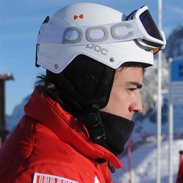 Fernando Alonso con casco POC