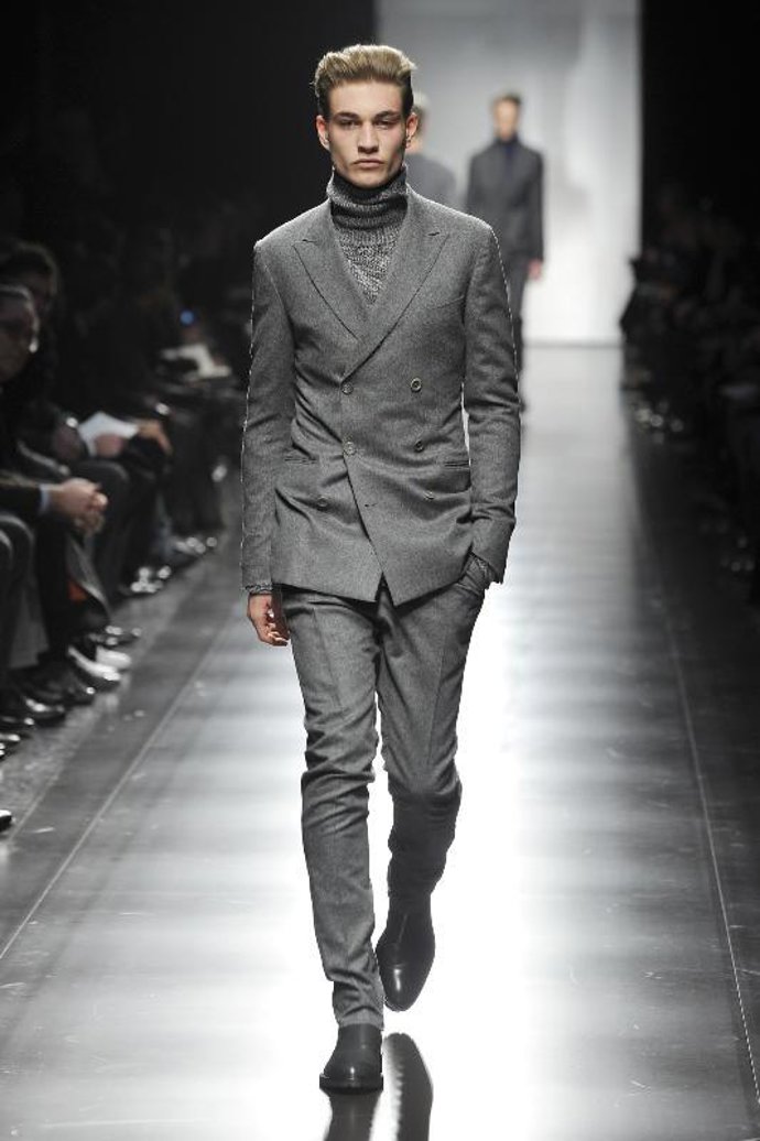 Trajes que resaltan la figura del hombre.