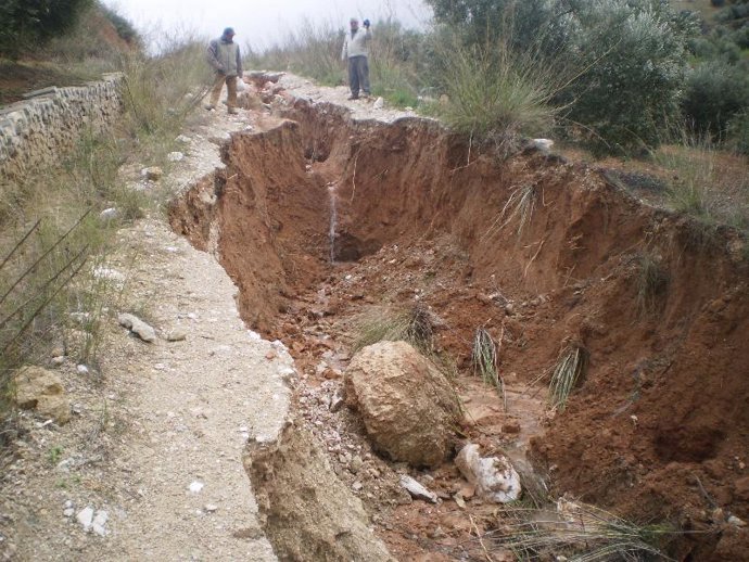Camino dañado en Pruna (Sevilla) 