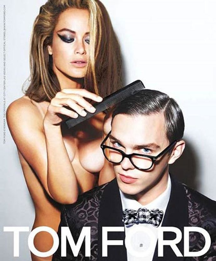 Campaña de Tom Ford con Nicholas Hoult y Carolyn Murphy