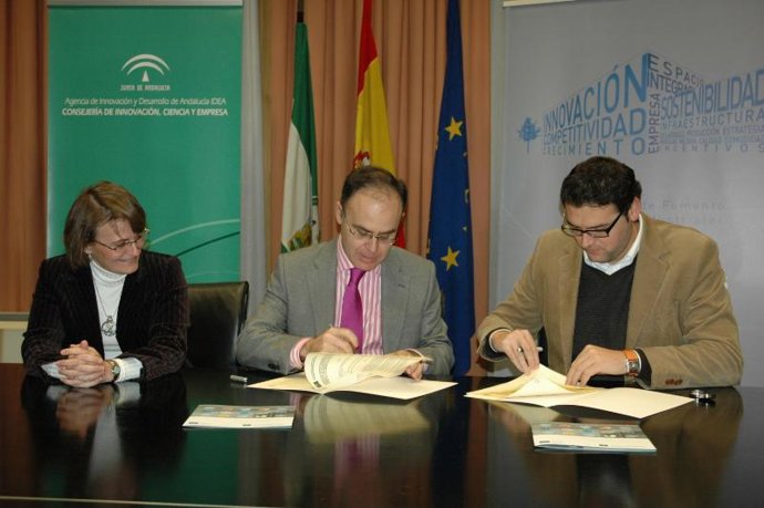 Firma del convenio para la puesta en marcha de las naves