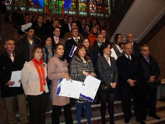 Entrega De Diplomas En El Ayuntamiento De León.