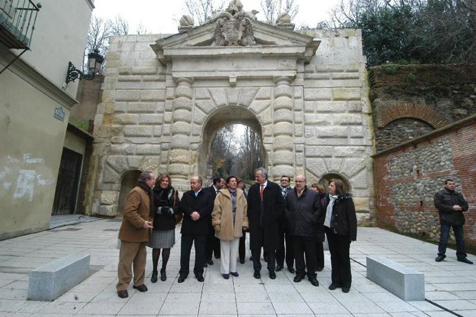 Pueerta de las Granadas