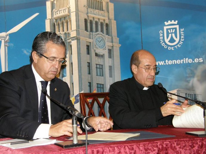 El consejero de Sanidad y Relaciones con la Universidad del Cabildo de Tenerife,