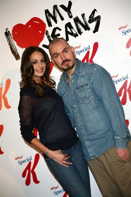 La modelo y el diseñador Juan Duyos.