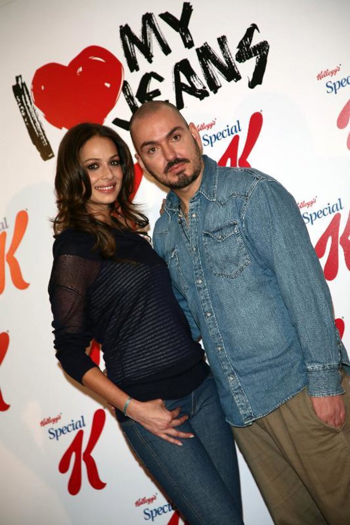 La modelo y el diseñador Juan Duyos.