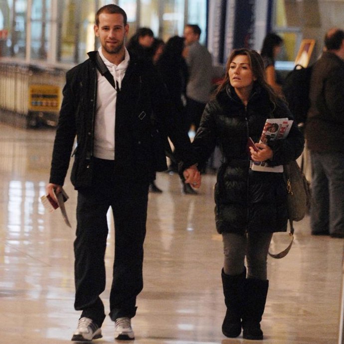 Gonzalo Miró y Amaia Montero en el aeropuero