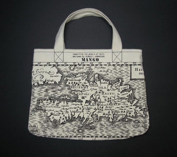 Bolsa diseñada por Scarlett para ayudar a los haitianos.
