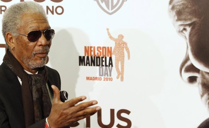 Morgan Freeman presenta Invictus