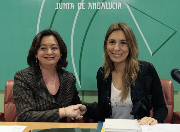 La consejera de Educación, Mar Moreno, y la consejera de Justicia, Begoña Álvare