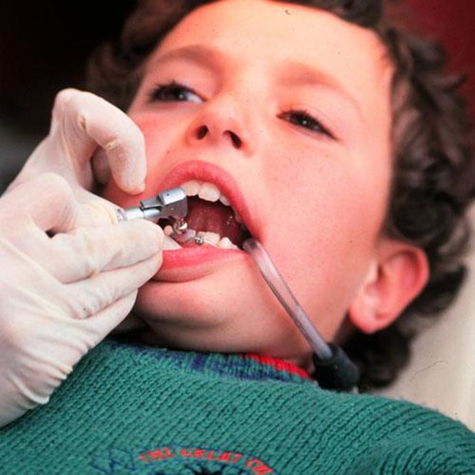 Los niños van más al dentista si los padres también lo hacen