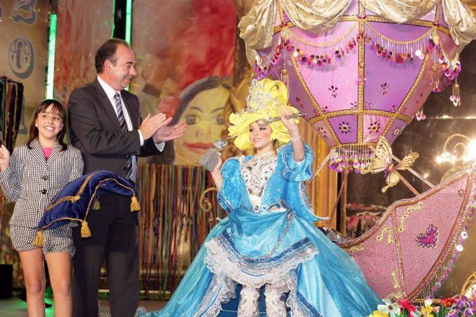 Mara Lorenzo Sosa, se alza con el cetro de reina infantil del Carnaval 2010 de S