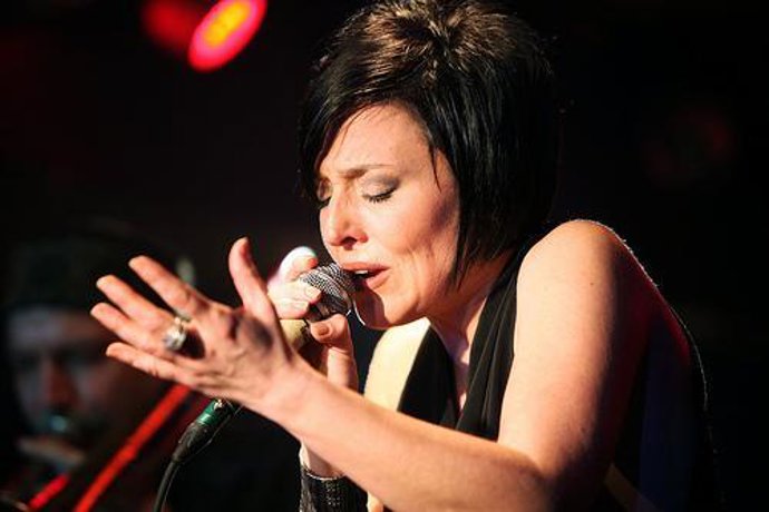 La cantante Mila Saiz en concierto