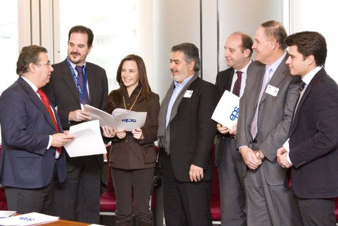 Los concejales del PP y los mayoristas con Jiménez Becerril