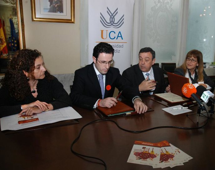 Perujo y Peinado en la firma del acuerdo