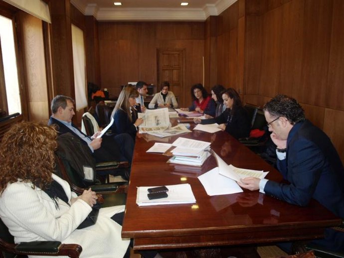Miembros De La Comisión Interconcejalías En La Reunión De Hoy Con Teresa Gutiérr