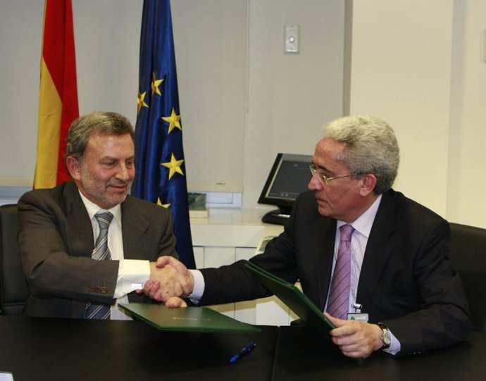 El Presidente De Adif, Antonio González, Y El Alcalde De Burgos, Juan Carlos Apa