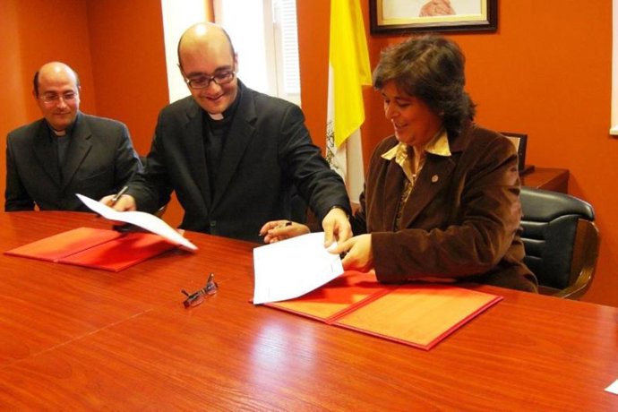 Firma Del Convenio Entre La Universidad Católica De Ávila Y El Instituto Superio
