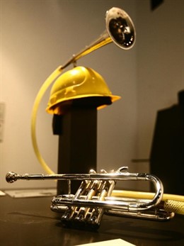 Exposición 40 años de Les Luthiers