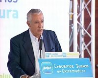 Arenas ve que el PSOE se "reparte los cargos" 