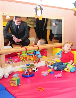 Gallardón visita la nueva escuela infantil de Vicálvaro