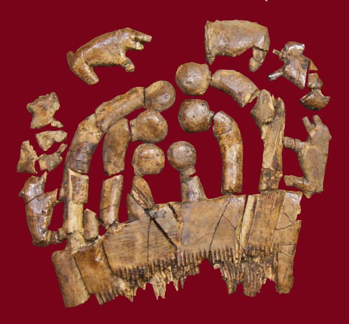 Peine de marfil con ornamentación hallado en Montelirio