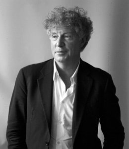 El Catedrático John Keane 