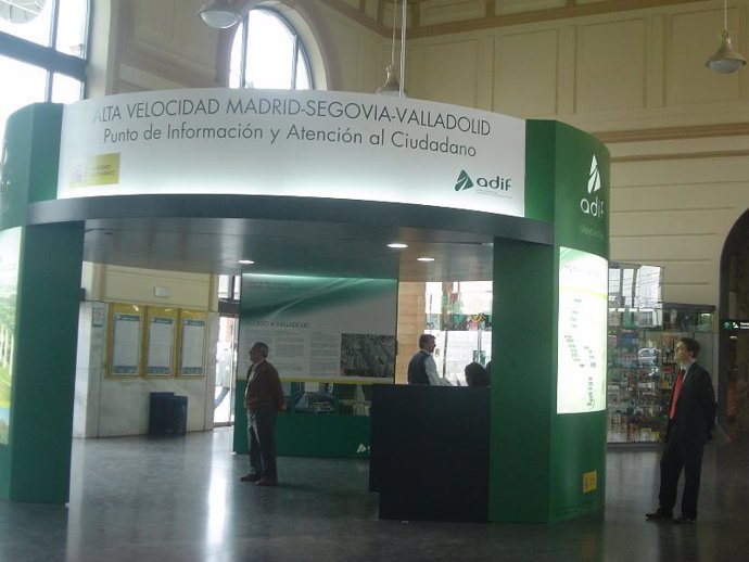 Punto De Información De ADIF En La Estación Campo Grande De Valladolid
