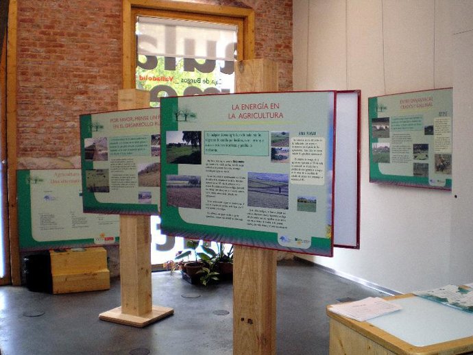 Exposición Sobre Agricultura Ecológica Instalada En El Aula De Medio Ambiente Ca