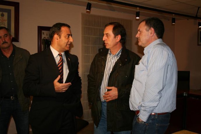 Fernando Lastra, a la izquierda