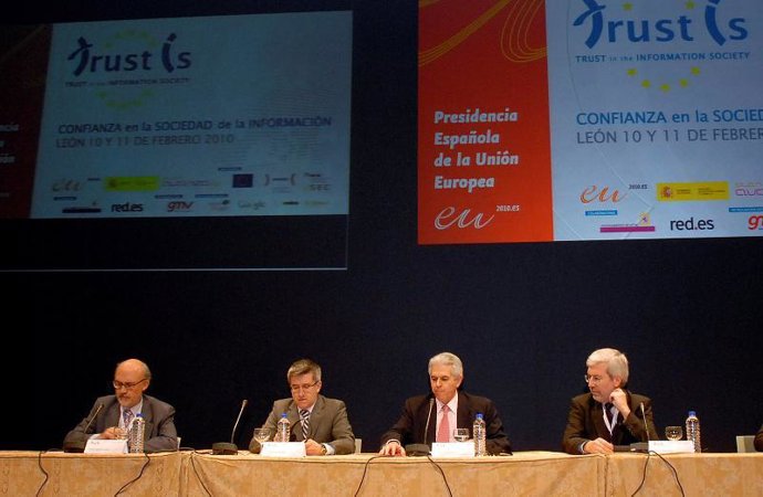 Acto Inaugural De La Conferencia De Francisco Ros En León