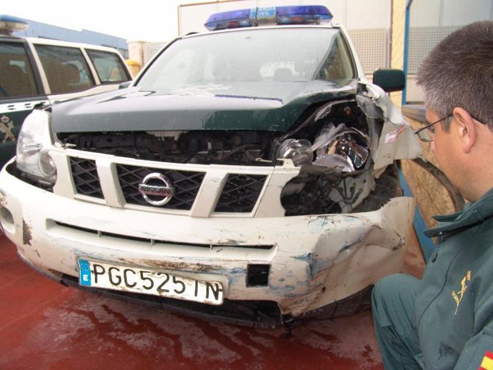 Desperfectos sufridos por el coche patrulla