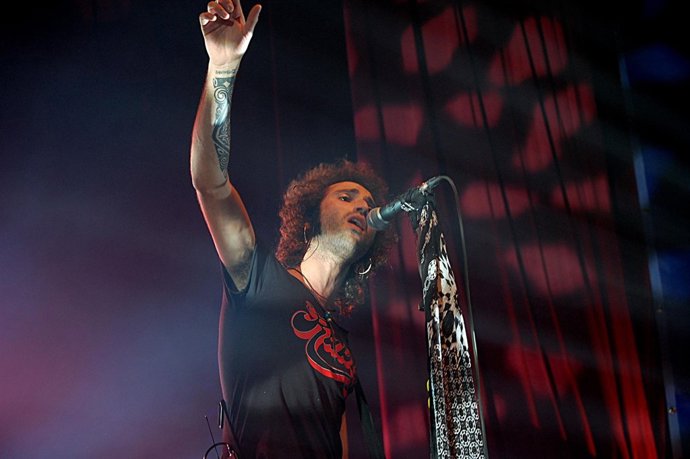 Leiva, Del Grupo Pereza, Durante Un Concierto