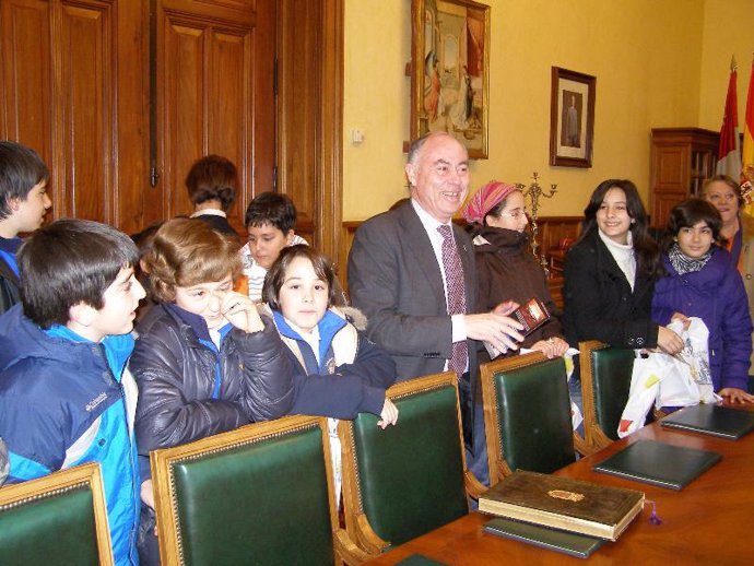 El Alcalde De Palencia Con Los Escolares Del Blanca De Castilla