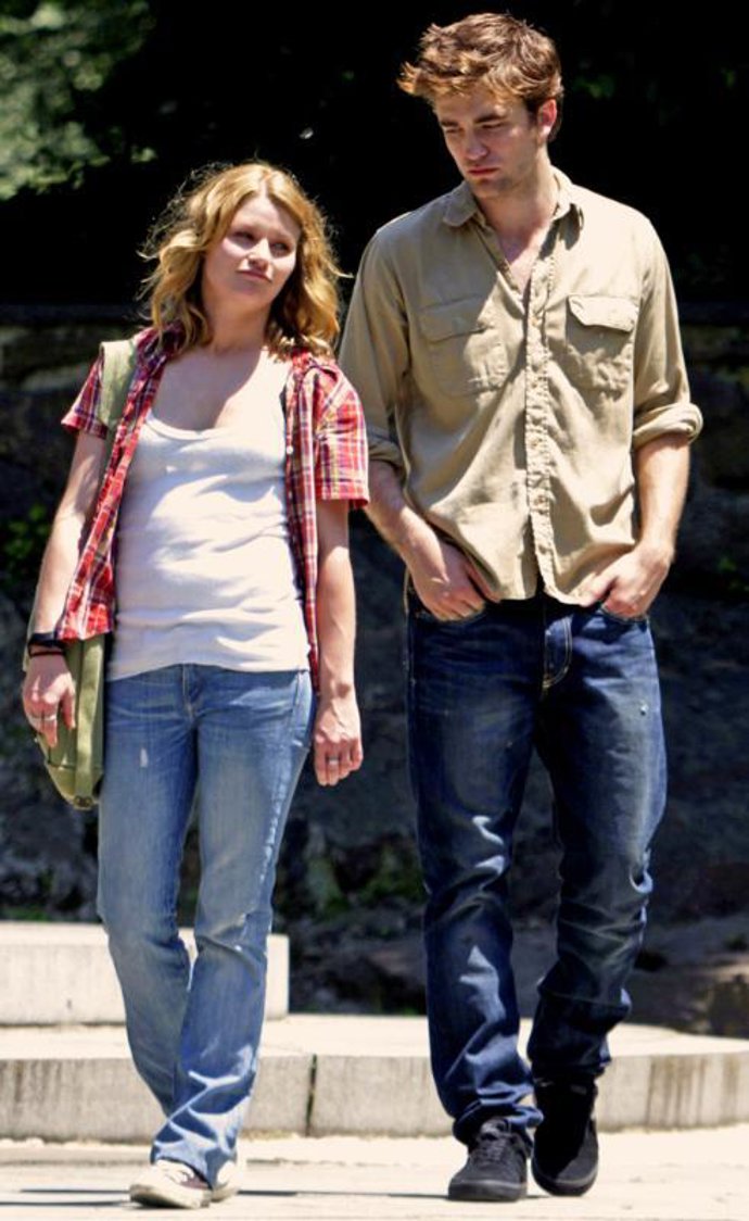 Robert Pattinson y Emilie de Ravin