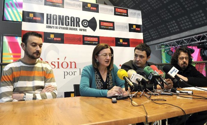 La Directora De La Obra Social Y Cultural De Caja De Burgos, Rosa Pérez, Durante