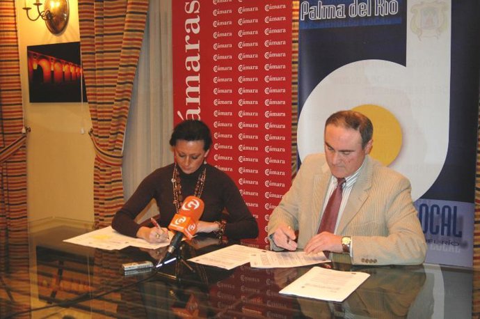 Jiménez y Ruiz Almenara firman el convenio