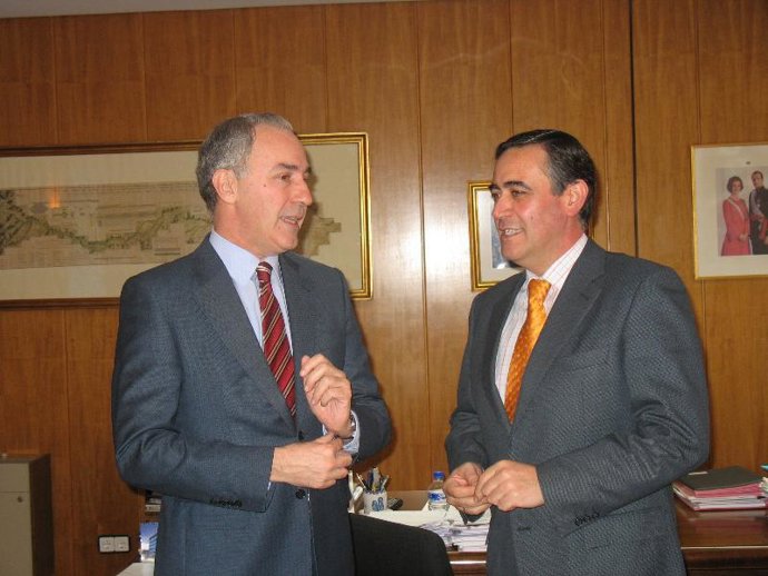 El Presidente De La CHD, Antonio Gato, Y El Alcalde De El Burgo De Osma, Antonio
