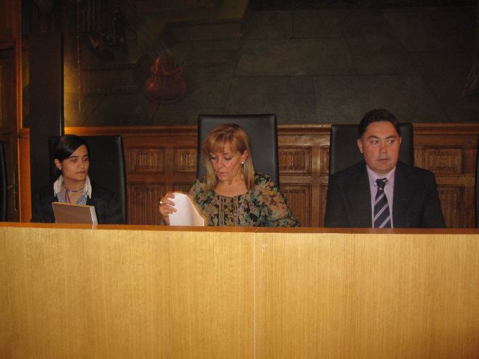 Reunión De La Presidenta De La Diputación De León, Isabel Carrasco, Con Represen