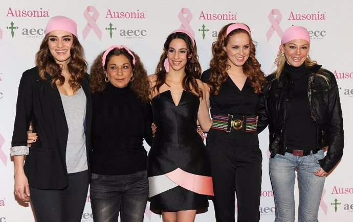 Olivia Molina, Lolita Flores, Almudena Cid, María Castro y Belén Esteban en la g