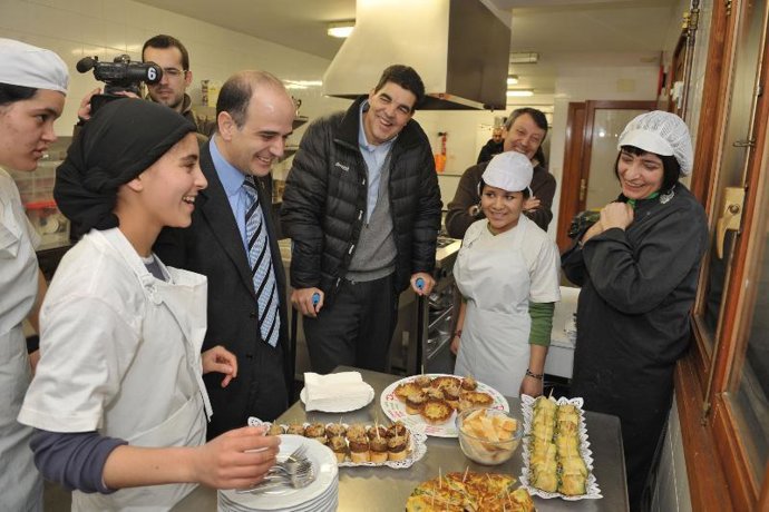 Catalán visita el taller-escuela 'El Castillo'