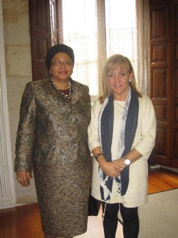 La Embajadora De Haití, Yolette Azor-Charles, Con La Presidenta De La Diputación