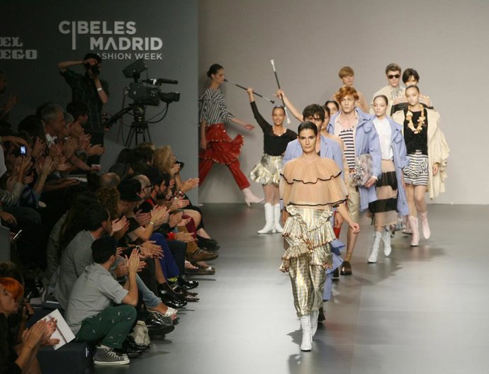 Desfile Durante La Pasarela Cibeles