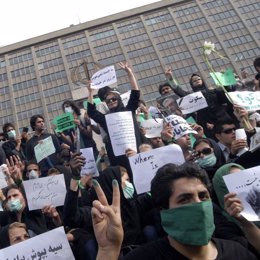 Manifestantes En Irán