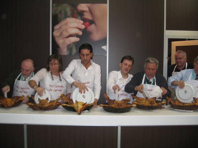 Asadores De Arévalo (Ávila) Parten Cochinillo