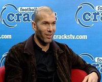 Zidane: "Kaká lo está pasando un poquito mal, pero va a triunfar en el Real Madrid y Benzema, también"