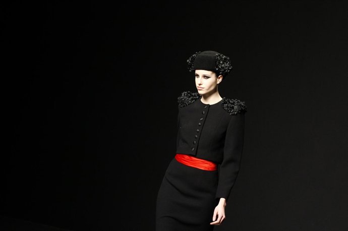 Modelo De Elio Berhanyer En Cibeles